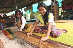 カンボジアで働く女性