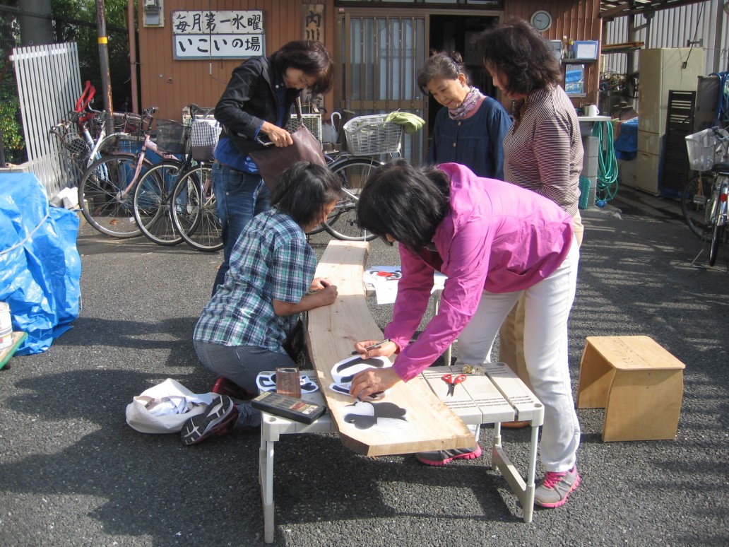 事例発表の１つである『「もりのお茶の間」（金沢区六浦東1）では、看板作りが行われました。